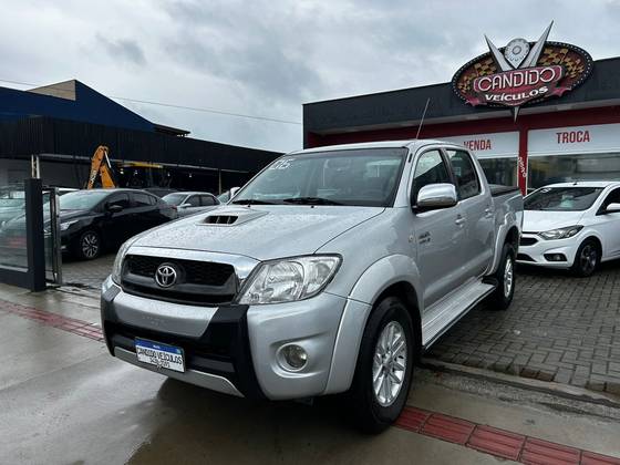 TOYOTA HILUX 3.0 SRV 4X4 CD 16V TURBO INTERCOOLER DIESEL 4P MANUAL TOYOTA HILUX 3.0 SRV 4X4 CD 16V TURBO INTERCOOLER DIESEL 4P MANUAL